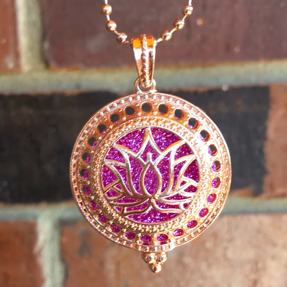 🌈 Scented Lotus Flower Aroma Necklace Rose Gold and Pink NWOT